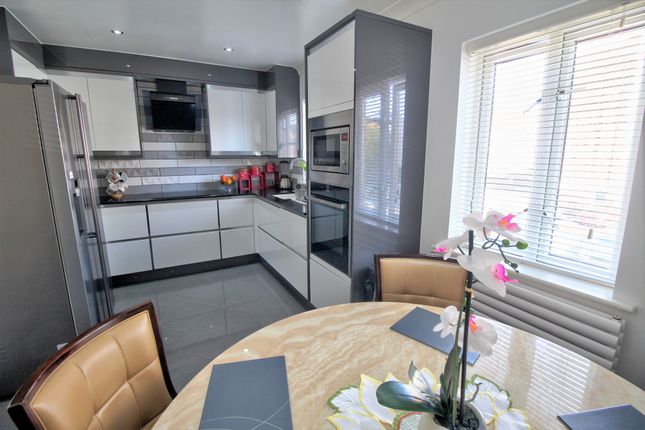 4, Avenue Lane, Eastbourne photo 4