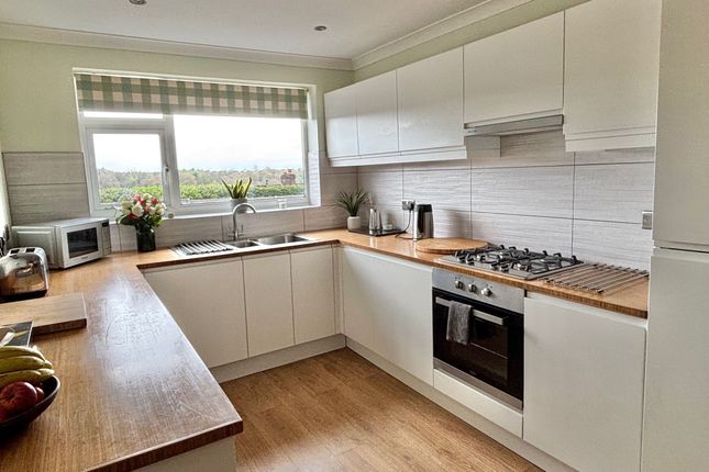 3 Gainsborough Avenue, Stockport photo 4