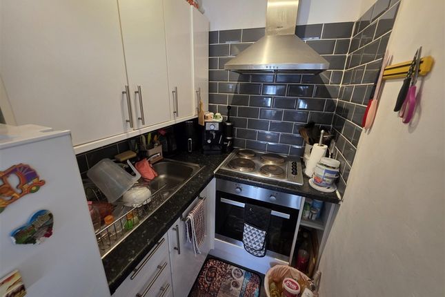 Flat 12, Westbrook Court, 472, Christchurch Road, BOURNEMOUTH photo 3