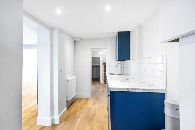 Terraced house to rent in Lloyd Square, London