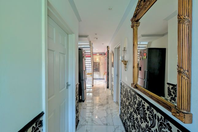 5, Tamar Avenue, Worthing photo 3