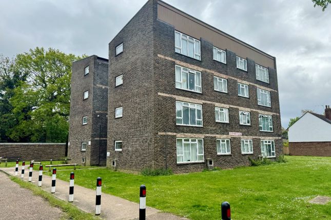 Thumbnail Flat for sale in Southam House, Addlestone Park, Addlestone, Surrey