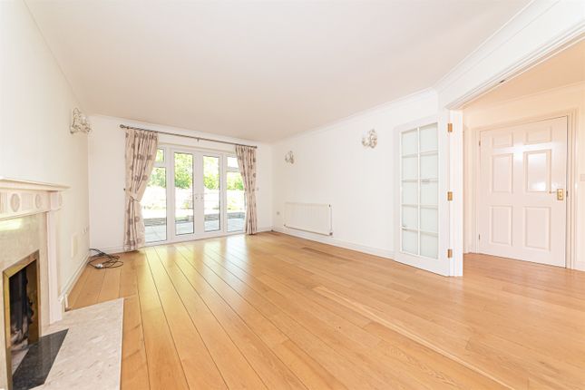 Detached house to rent in Smalley Close, Wokingham