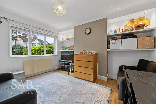 18 Greenway Gardens, Greenford photo 2