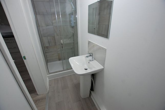 Flat 7, 39D,, Canterbury Street, Greater Manchester photo 4