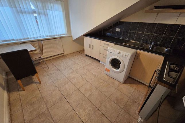 Thumbnail Flat to rent in Town Street, Armley, Leeds