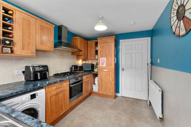 25 Chuckethall Place, Livingston photo 4
