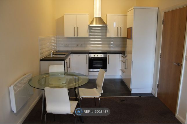 Flat, Peel Villa Commercial Street, Morley, Leeds photo 3