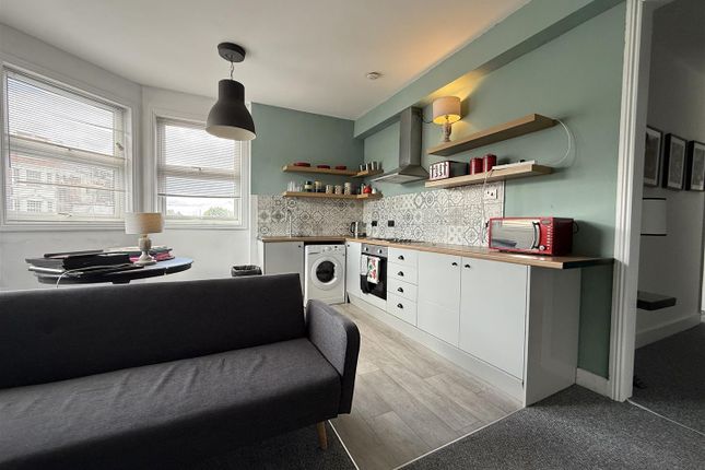 327A, London Road, Westcliff-On-Sea photo 4