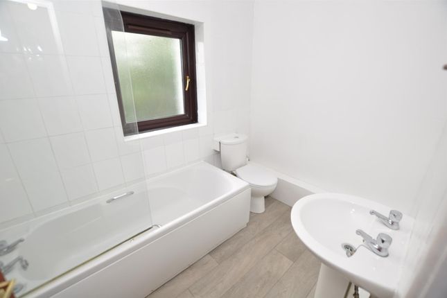 Flat for sale in St. Clears, Carmarthen