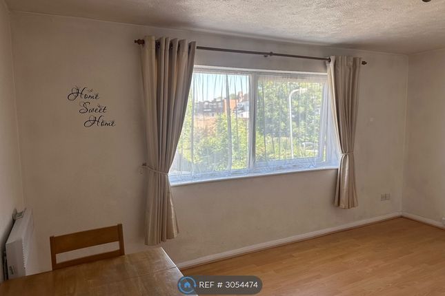 Flat, Welham Court Dixons Hill Road, North Mymms, Hatfield photo 5