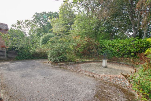 Driftway, Doles Lane, Wokingham photo 2