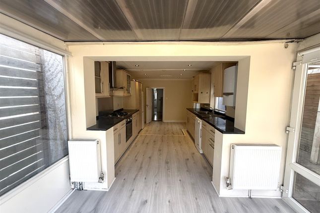 11, Byron Road, Mill Hill photo 3