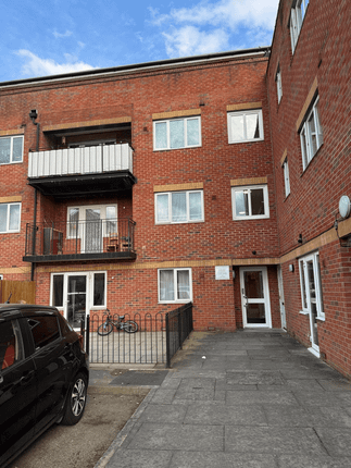6, St. Giles Close, Hounslow photo 5