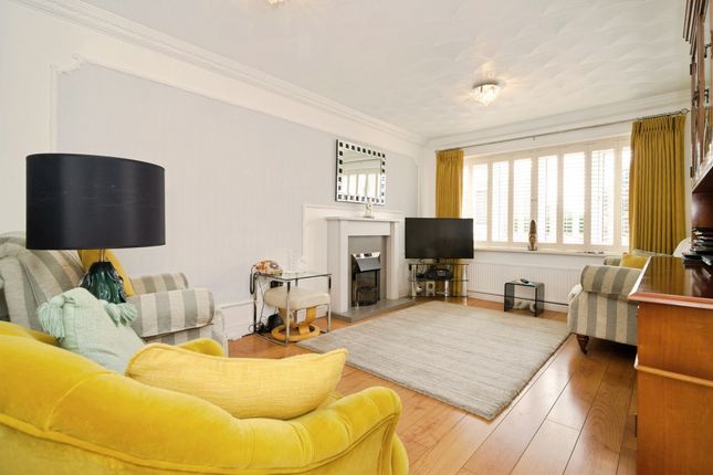 17, Buckingham Way, Barnsley photo 2