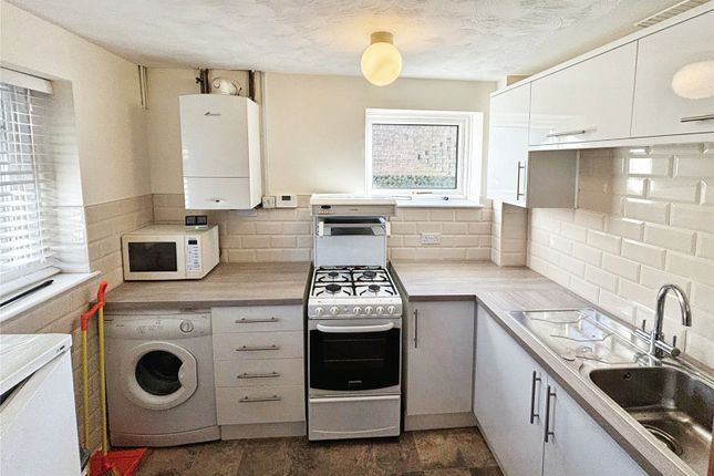 32, Walton Close, Derbyshire photo 2
