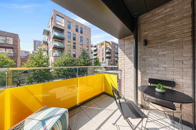 5, Dodd House, 18, Peartree Way, London photo 4