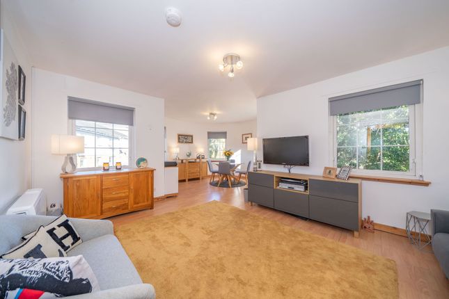 47 Taylor Green, Livingston photo 2