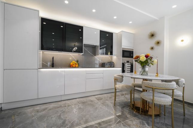 Flat 41, Cumberland Court, Great Cumberland Place, London photo 4