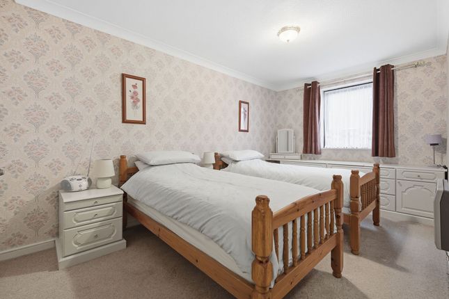 15 Park Lodge Queens Park Avenue, Billericay photo 4