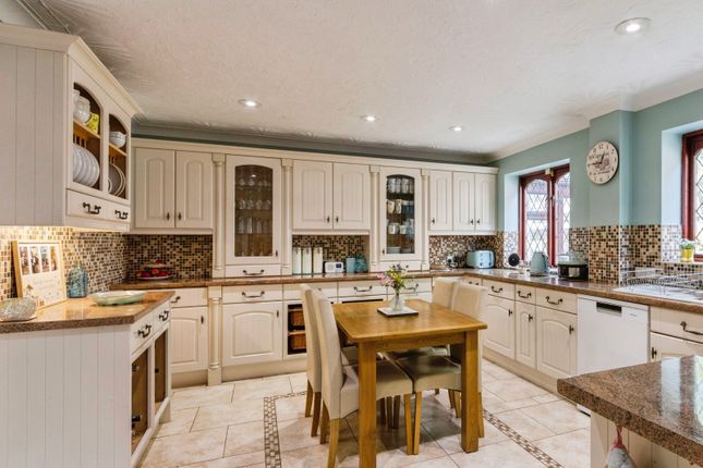 8, Loders Close, Poole photo 4