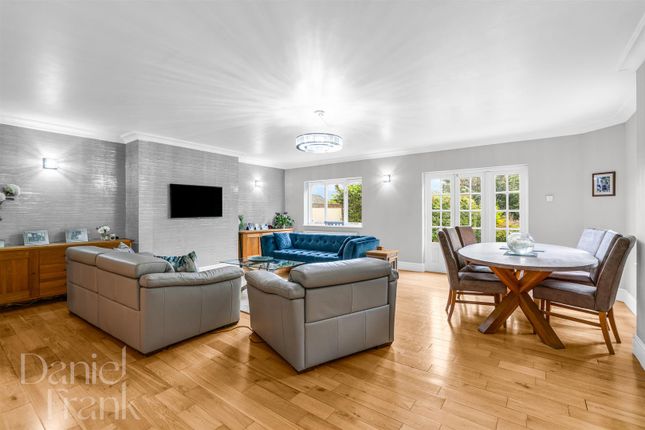 2, Luctons Avenue, Buckhurst Hill photo 3
