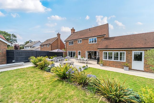 2, Holly Bush Close, Cranleigh photo 3
