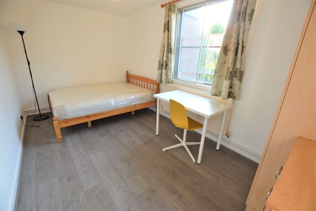 29 Whitby Court, Parkhurst Road, london photo 4