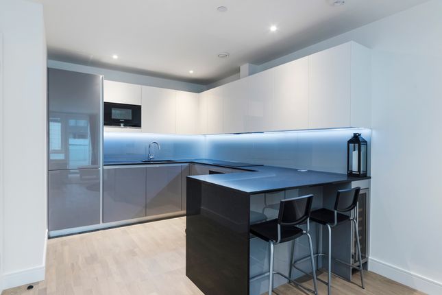 64, Meridian House, Battersea Reach, Wandsworth photo 4