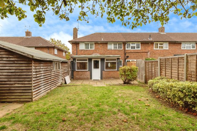 28, Walnut Grove, Welwyn Garden City photo 3