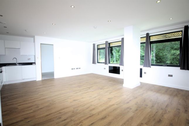 Flat10, Deepdene Court, Hopewood Park, Dorking photo 2