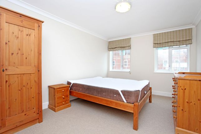 Flat to rent in Goldhawk Road, Stamford Brook, Hammersmith
