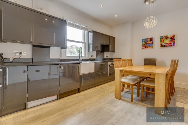 Flat to rent in Selsdon Road, South Croydon