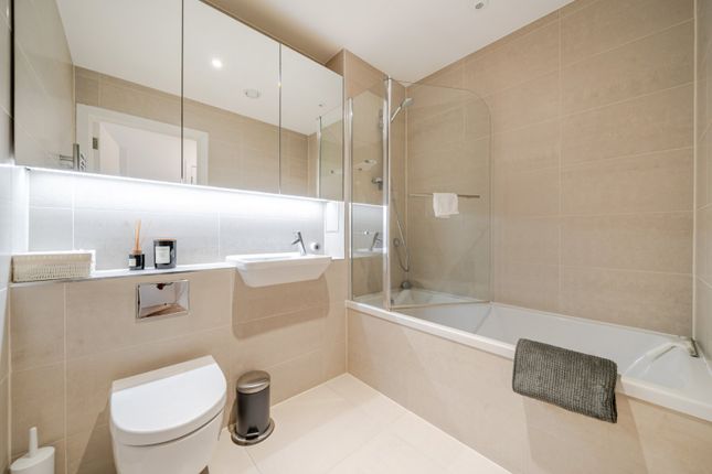 Flat 8, Evelina Court,, Vinery Way, London photo 4
