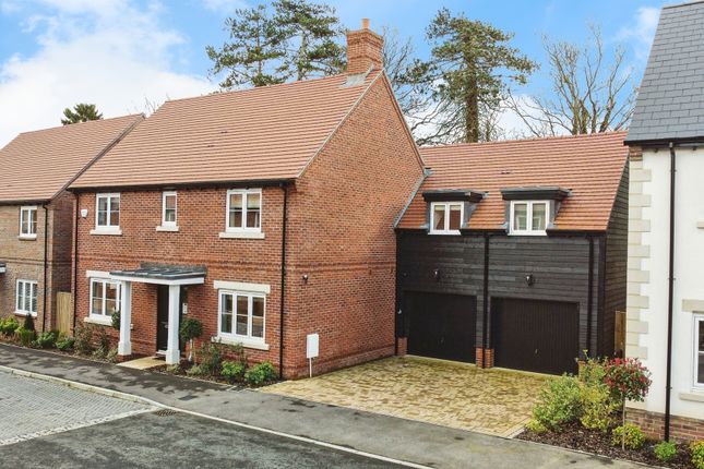 Thumbnail Detached house for sale in Darnell Place, Woodcote, Reading