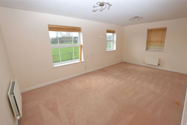 Valentinus Crescent, Essex photo 3