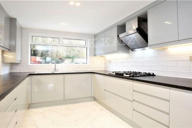 Thumbnail Town house to rent in Clement Close, London