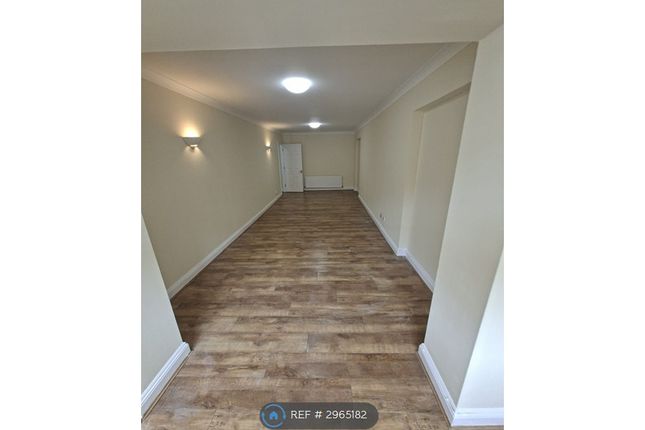 Flat, The Masons Ethorpe Crescent, Gerrards Cross photo 4