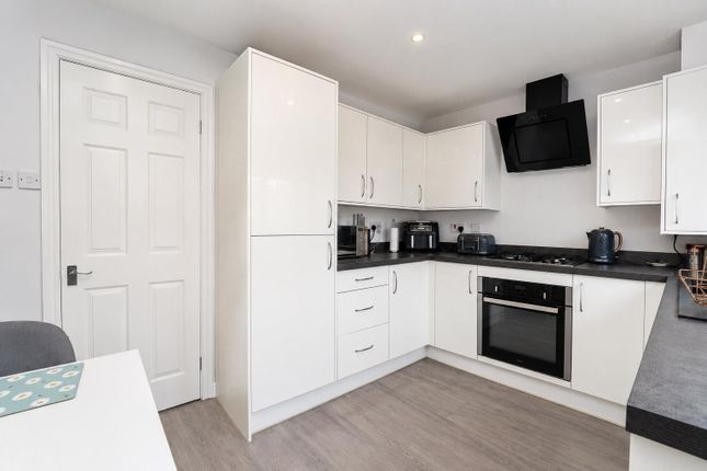 10, Hollow Meadow, Manchester photo 3