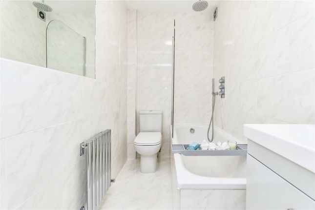 Flat for sale in Norbury Court Road, London