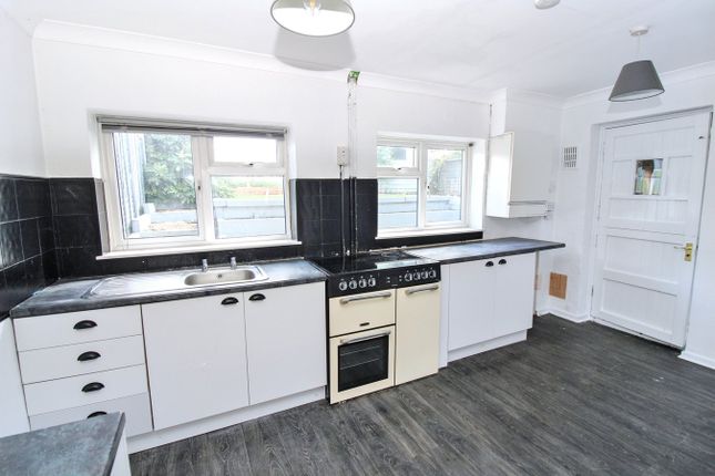 8a, Long Lane, Stevenage photo 3