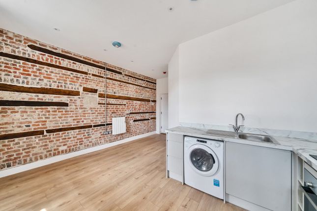 Flat 13, Governors Residence,, Staple Gardens, Hampshire photo 2