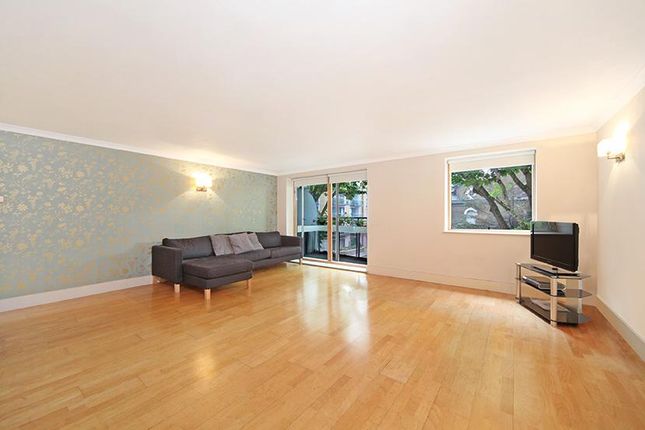 Flat for sale in Chiswick High Road, Chiswick, London