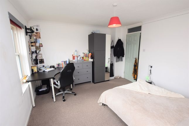 Flat to rent in Charles Pell Road, Colchester