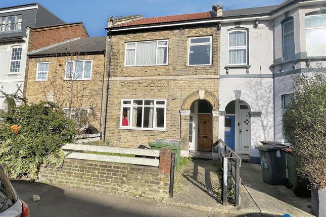 Thumbnail Flat for sale in Selwyn Road, London