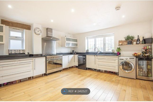 Large Kitchen, Dishwasher &amp; Smeg Range Oven