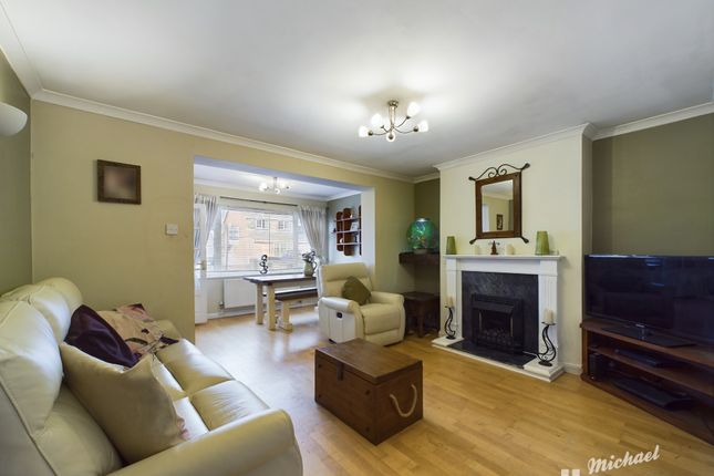 End terrace house for sale in Waterdell, Leighton Buzzard, Bedfordshire