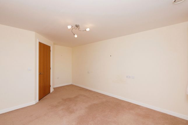 Flat for sale in New Road, Basingstoke, Hampshire