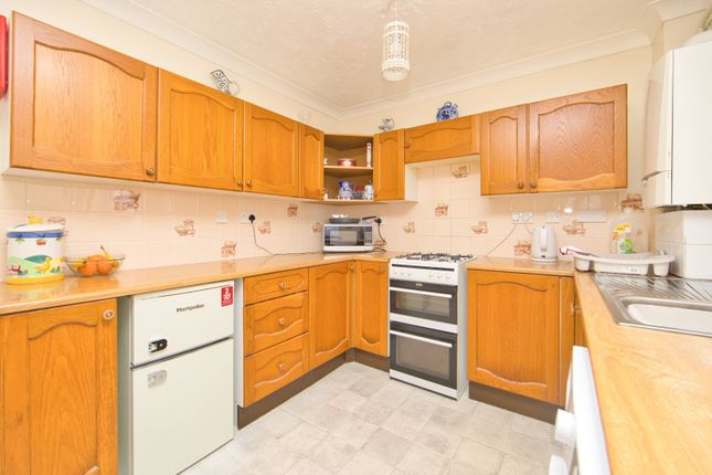 7, Poplar Drive, Dover photo 3