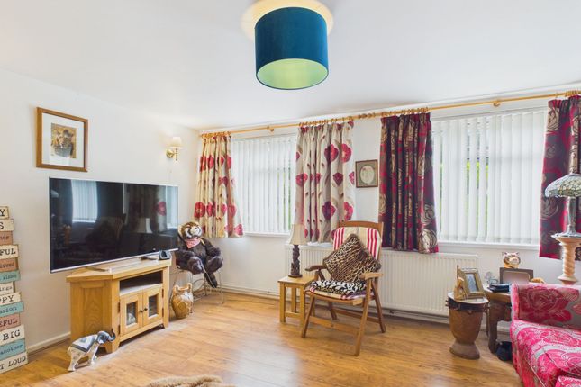 6 Redwood Close, Llantwit Major photo 3